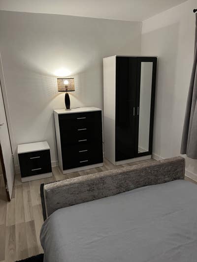 Room to let, Ground floor flat West End Main Photo