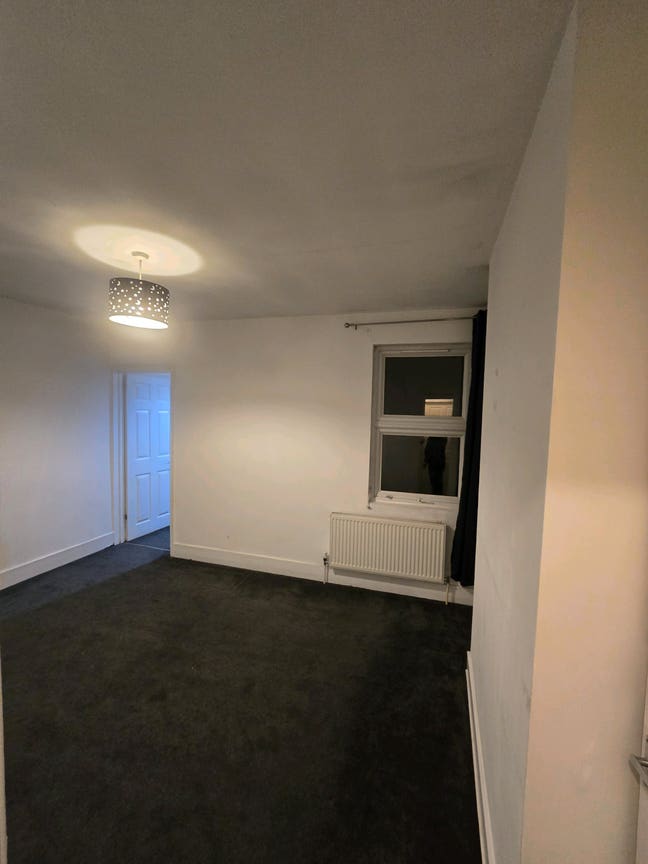 Large Double room with single room (2 rooms in 1) Main Photo