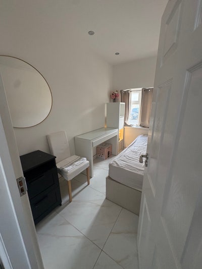 1 bedroom private WC included  Main Photo