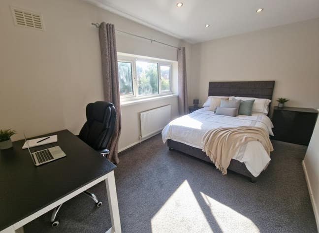 Beautiful Home🏡 - 2 mins walk to Royal Hospital   Main Photo