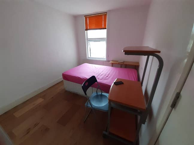 Nice Room in Stratford Main Photo