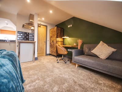 Studio-Style Room, En-Suite, Bills Inc. ✨ Main Photo
