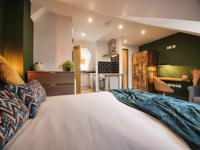 Studio-Style Room, En-Suite, Bills Inc. ✨ Main Photo