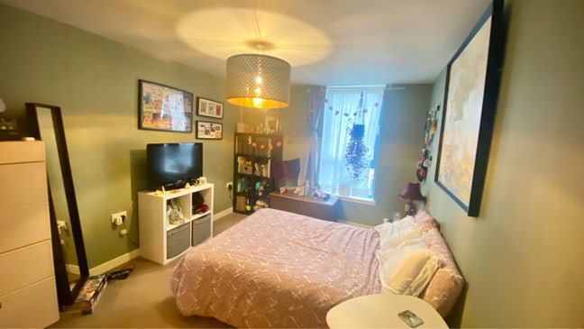 Large double room available-Female preferred Main Photo