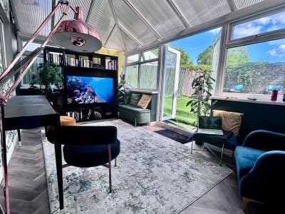 Modern Rooms, Fibre Internet, TV, Garden, Parking  Main Photo