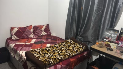 I have 2 rooms available for rent  Main Photo
