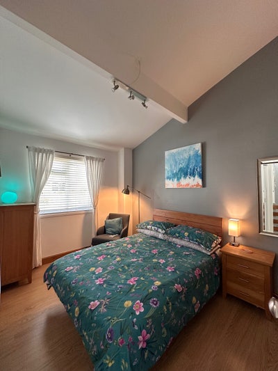 Lovely  double room- ideal for a single female.  Main Photo