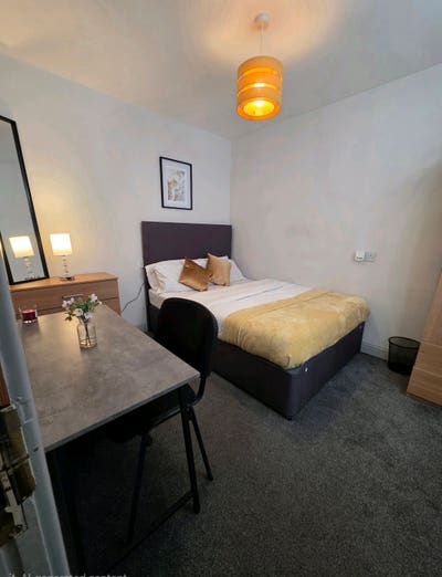 Modern Double Bedroom - Perfect Housemates! Main Photo