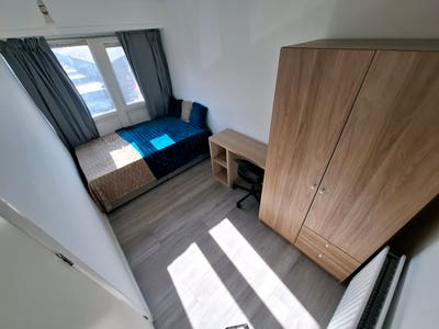 Fantastic Doubles Near Barnes Station Main Photo