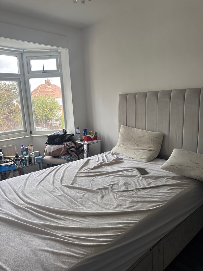 A great double room available for sharing  Main Photo