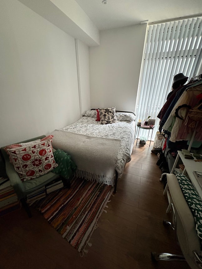 Double room with large window Haggerston station Main Photo