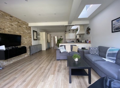 Big double room available in friendly house share  Main Photo