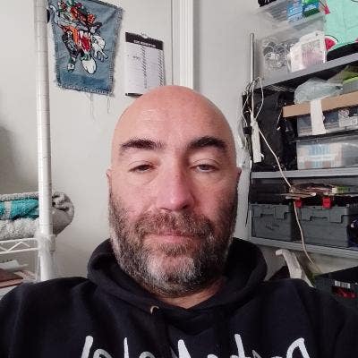 I'm looking to move around pontypridd to Mert... Main Photo