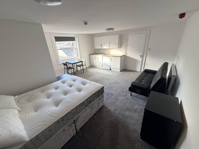 Newly Refurbished Rooms SR1 Main Photo