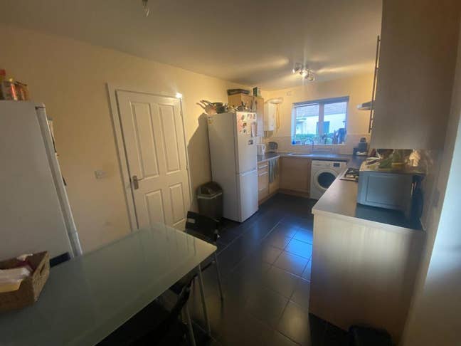 Room available in friendly shared house Main Photo