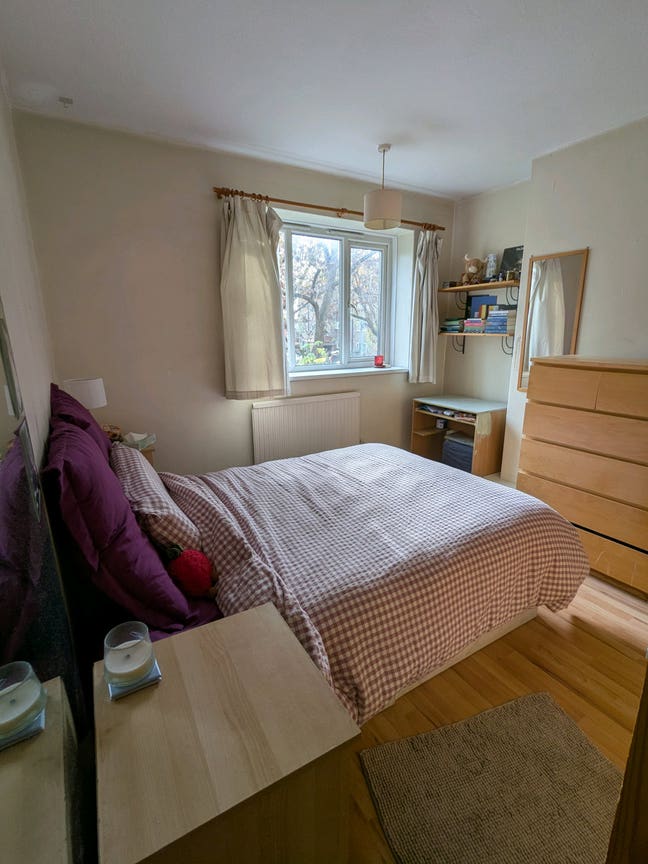 Furnished room in Earlsfield Main Photo
