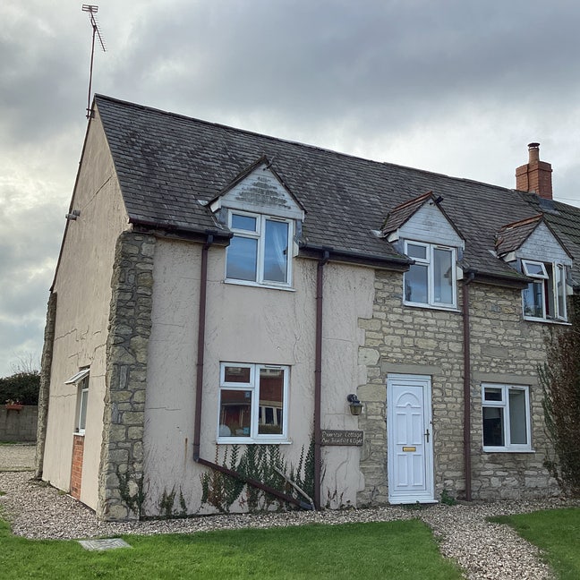 Excellent 1 Bed Self-contained Flat in Lyneham Main Photo