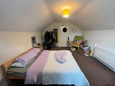 Upstairs room Main Photo