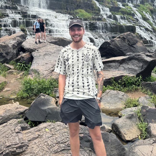 Professional Male seeks a double room Main Photo