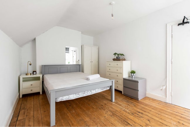 Large Double Bedroom In Lenton!  Main Photo