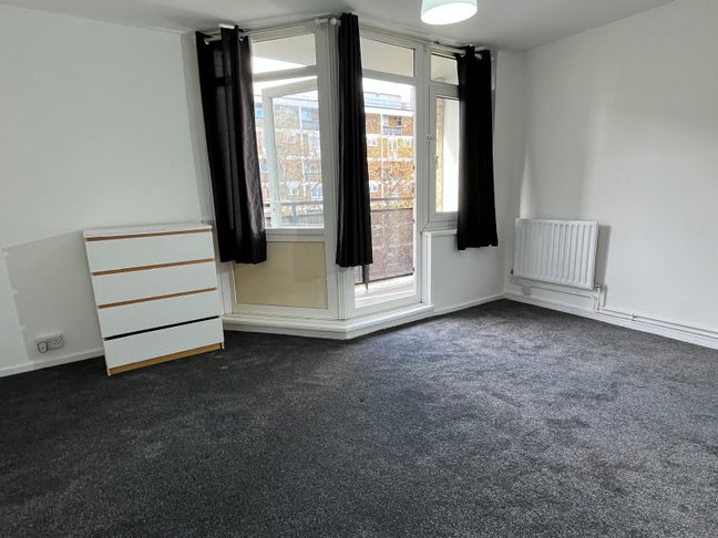 3 Bedroom Apartment - East London  Main Photo