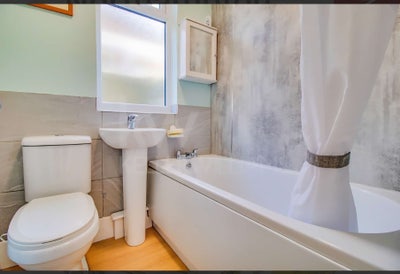 2 bedroom bungalow  Main Photo