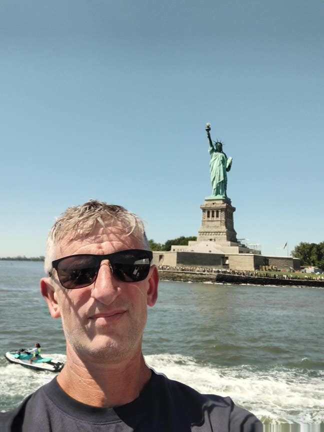 I'm a 45 year old professional in full time e... Main Photo