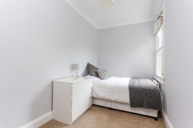 Ealing double bedroom  Main Photo