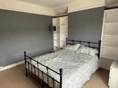 Double room in heart of Dover with cleaner  Main Photo