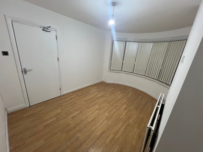 Ideal Double Size Bed Rooms near Barking Station Main Photo