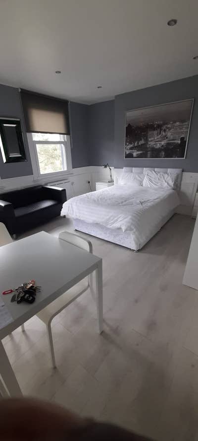 Large double room in Stoke Newington available to  Main Photo