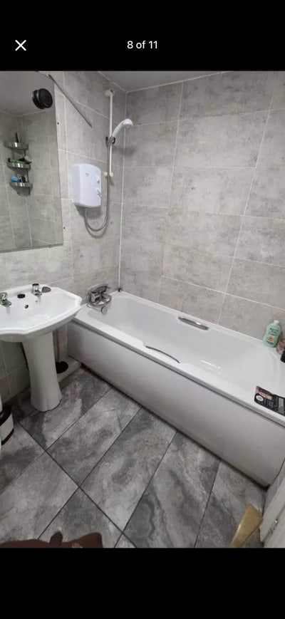 Private room for rent in house share Main Photo