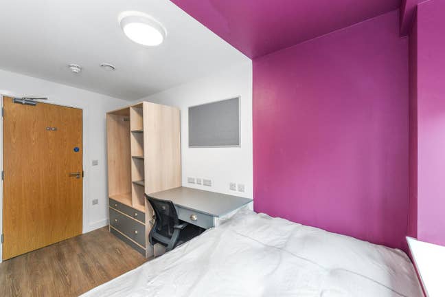 Prime City Centre Room –Fully Furnished, Bills Inc Main Photo