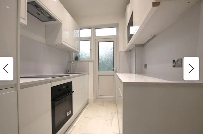 Lovely Double Room in Spacious house Share Main Photo