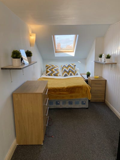 Comfortable room to rent in Eccles, M30 Main Photo