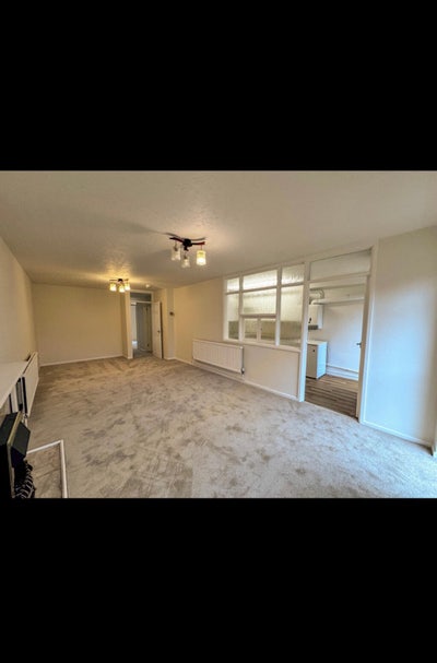 Modern 2-Bedroom Flat in the Heart of Newmarket Main Photo