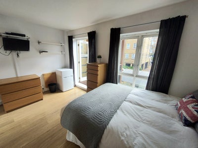 EnSuite Room! Available Short Term!! Main Photo