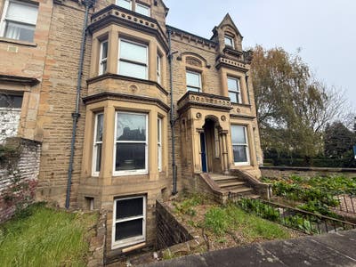 Furnished Double Room, Close to Town Centre Main Photo