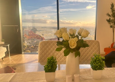 Stunning En-suite Room with Breathtaking Views Main Photo