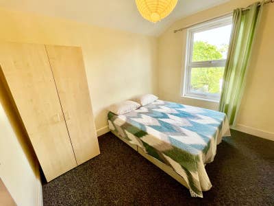 Affordable Bedroom in Charming Walthamstow! Main Photo