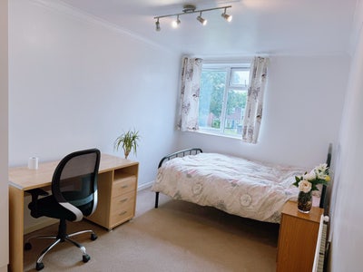 Short term let Double room to let for female  Main Photo