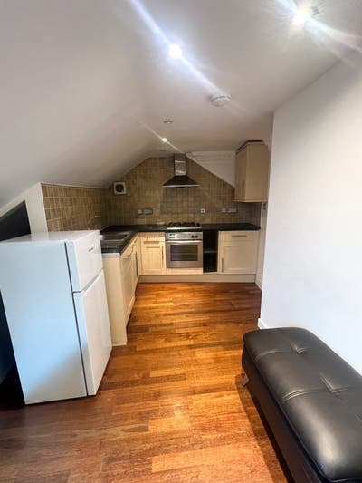 Just One! Room Close to North Greenwich😻Move ASAP Main Photo
