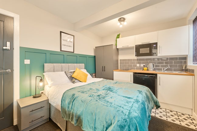 Modern  Studio Close to Hospital with Parking Main Photo