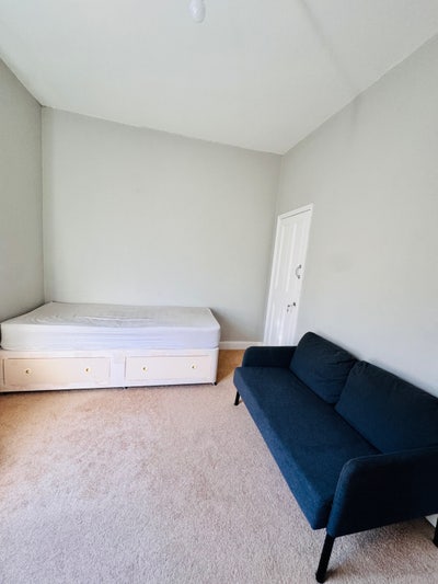 Single room available for single occupancy  Main Photo
