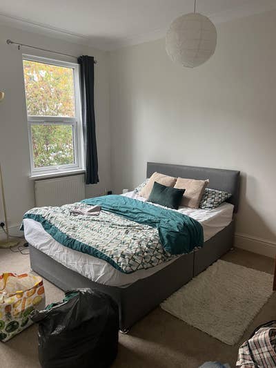 Spacious Bedroom in Female Flat Main Photo