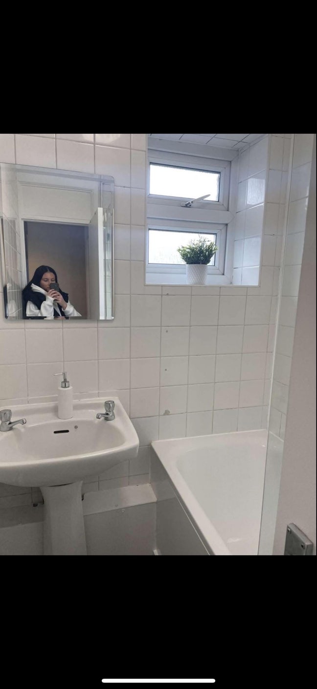 Double Room Available in Clapham Common Main Photo