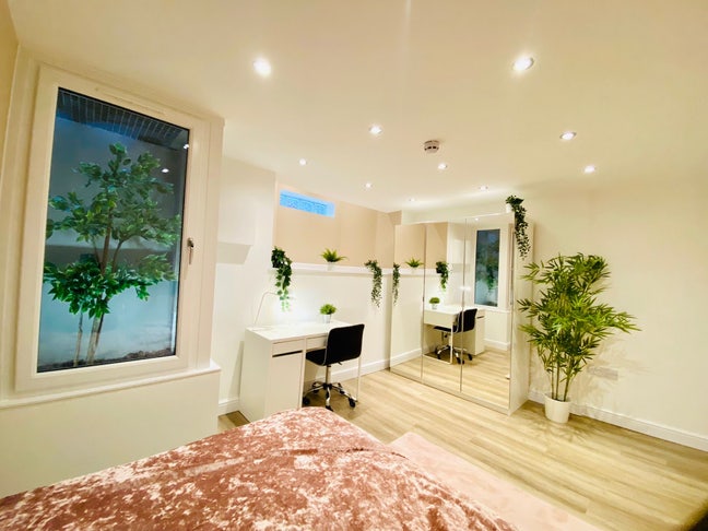 Designer Central Withington 8 Bed House  Main Photo