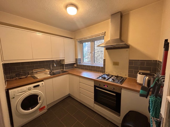 Modern Super-Studio 5 Mins to Orpington Station Main Photo