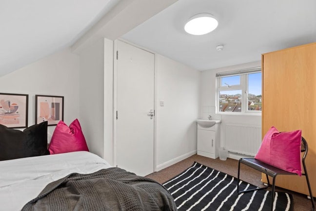 Luxury Large Rooms Available!! Main Photo