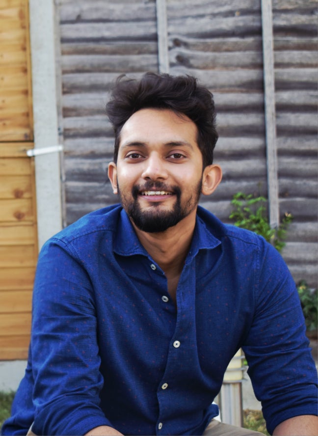 Hi! I’m a male professional looking for a d... Main Photo